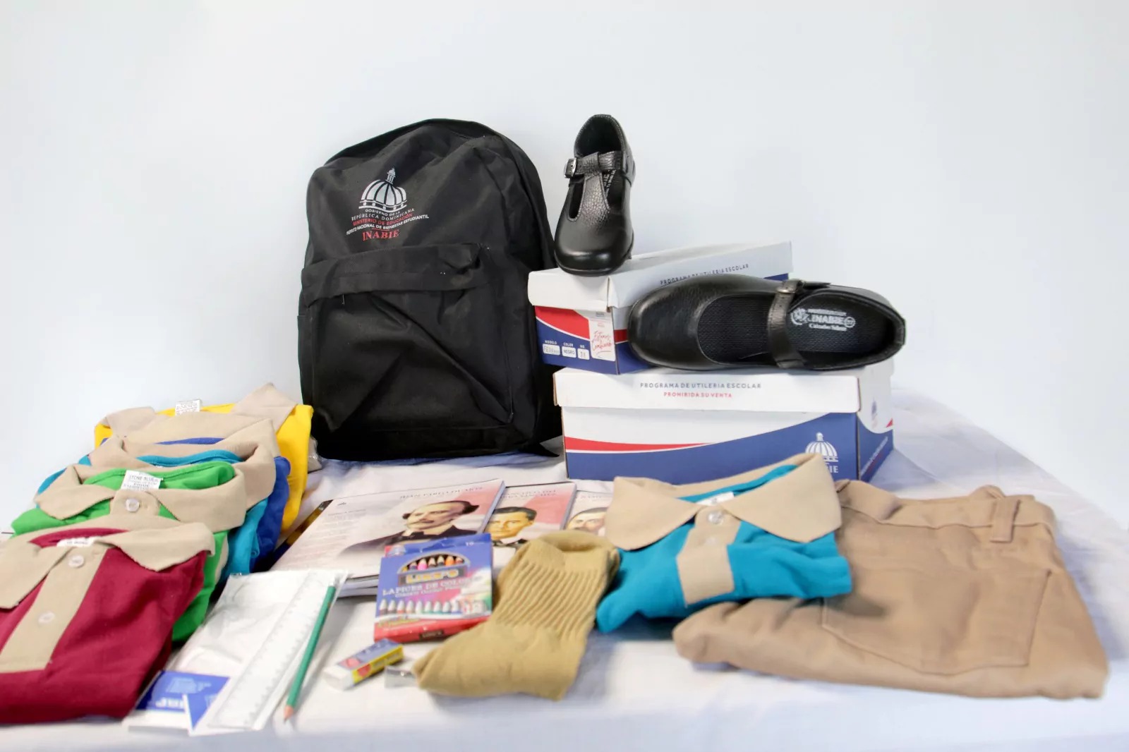 Gobierno garantiza entrega de uniformes escolares pese a anulaciones de compras en Inabie