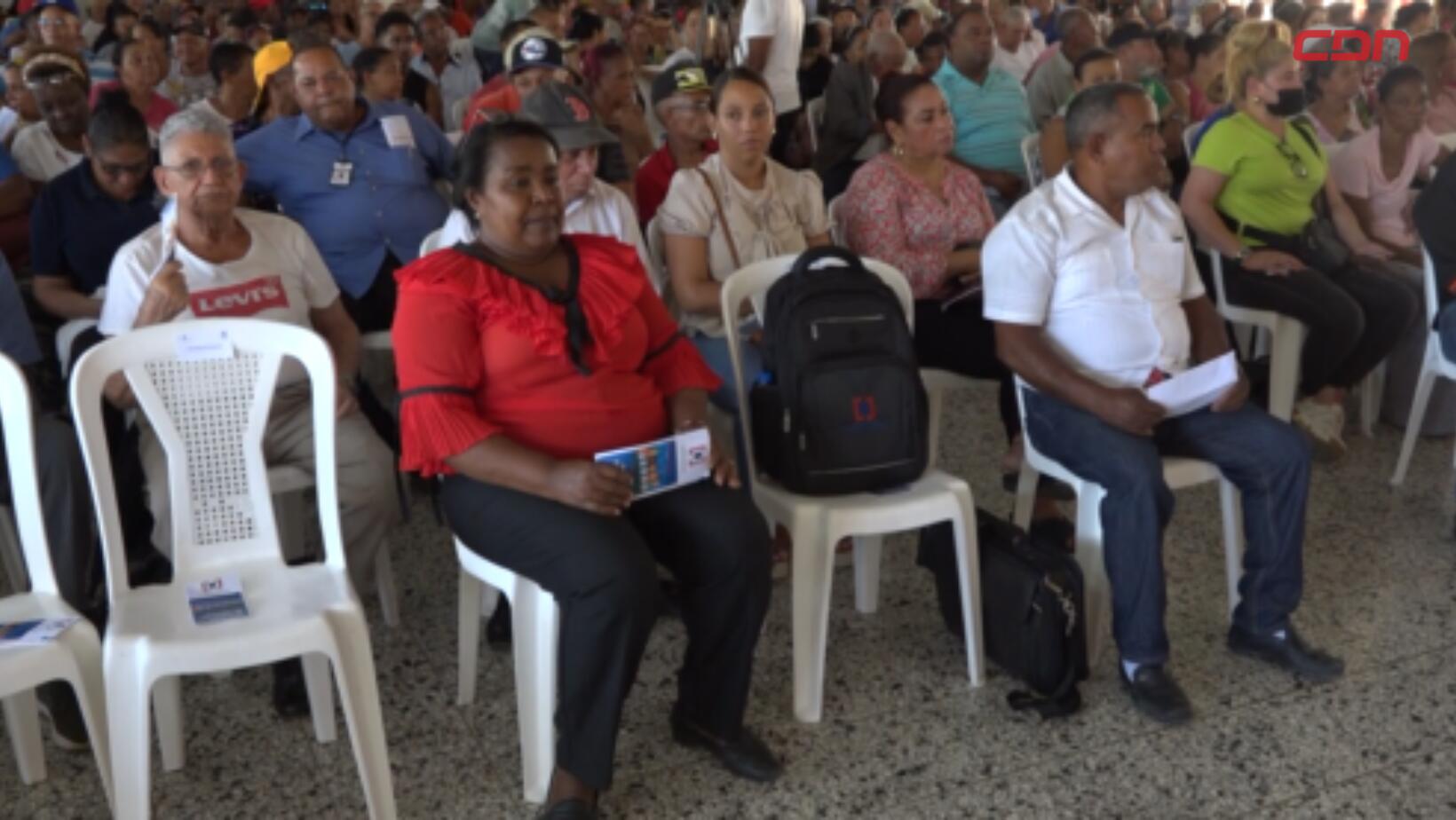Gobierno inicia titulación de terrenos en Santiago para más de 1,200 familias