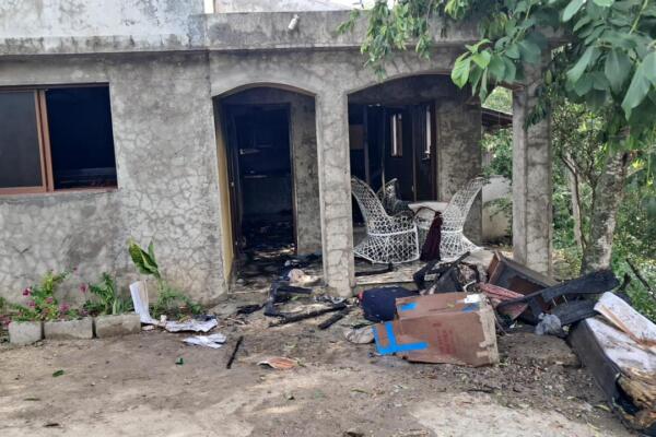 El detenido, identificado como Tineo, manifestó durante su arresto su intención de incendiar nuevamente la vivienda.