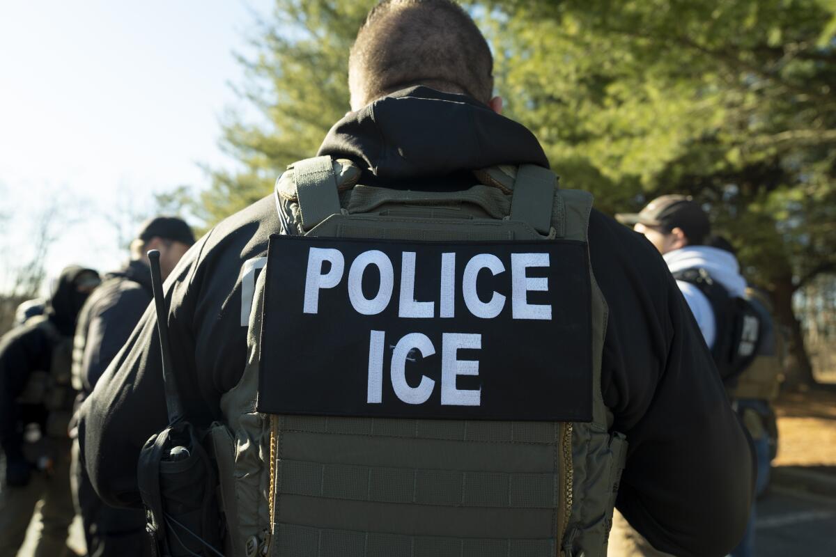 Indignación en Nueva York por arresto de niña de 6 años y su madre en centro de ICE