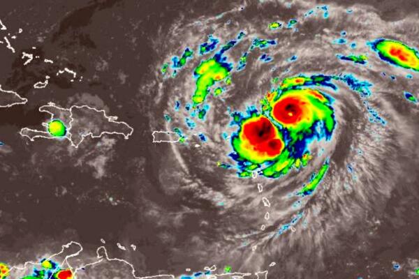 Huracán Erin alcanza categoría 4. Imagen de satélite.