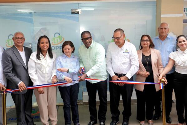 ⁣oficina en Baní del Consejo Directivo del Instituto Dominicano de Prevención y Protección de Riesgos Laborales (IDOPPRIL).