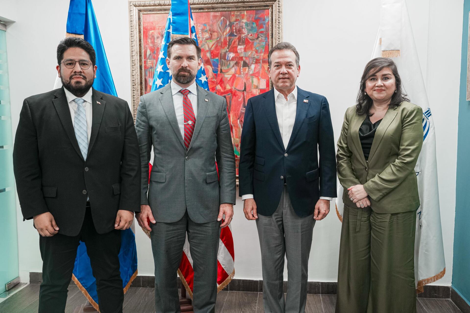 Ministro Ito Bisonó recibe delegación de Defensa de EE.UU. para intercambiar perspectivas en materia de comercio