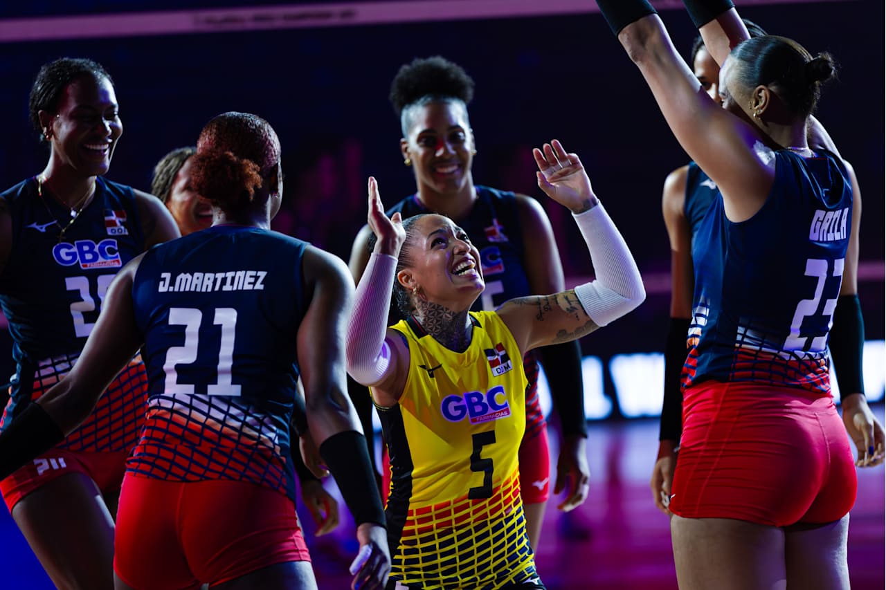 Las Reinas del Caribe celebran su avance a la segunda ronda del Mundial de Voleibol.