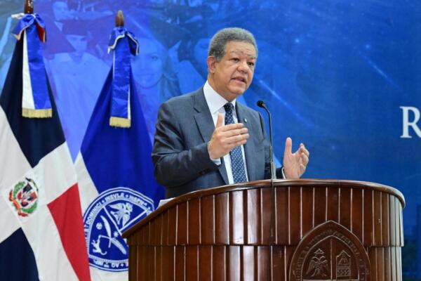 Leonel Fernández llama a fortalecer el Ministerio de Educación Superior para garantizar universidades de calidad. Foto: fuente externa