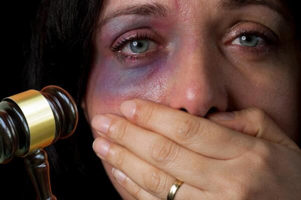 Las autoridades advirtieron de sanciones ejemplares a quienes incurran en violencia contra la mujer. 