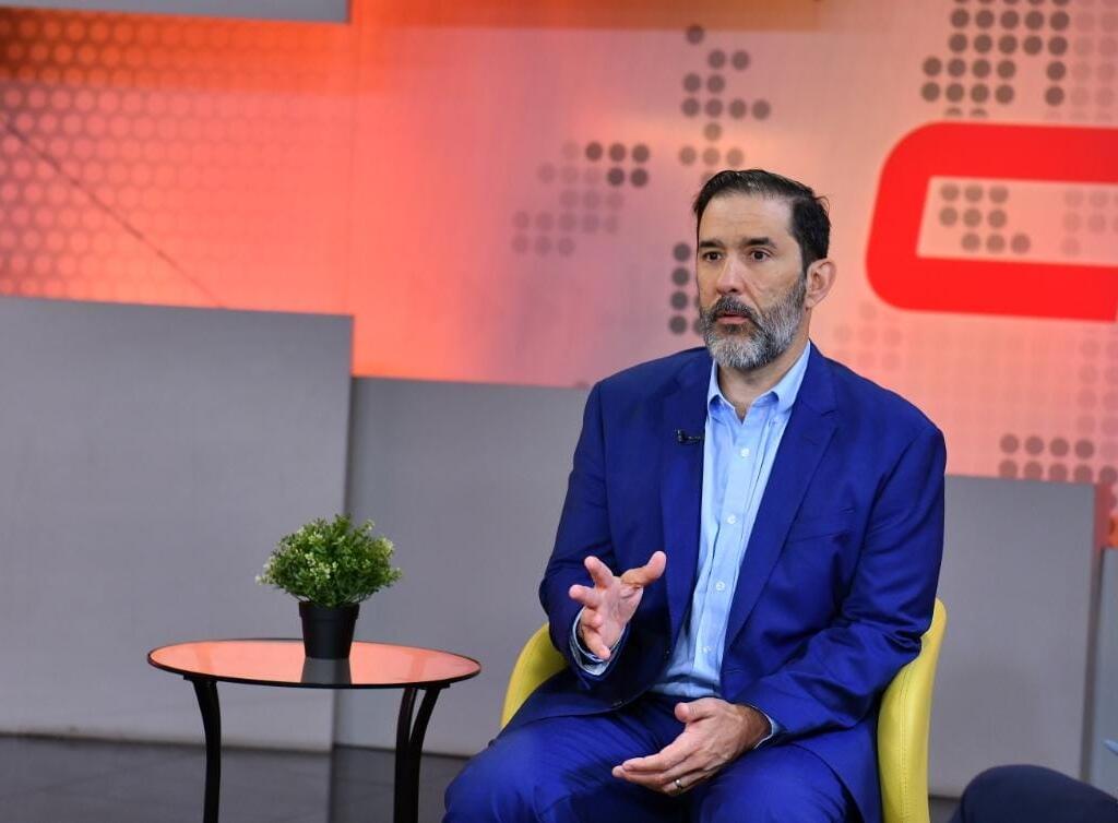 Mario Dávalos dijo que el presidente Abinader ha sido su propio vocero durante su gobierno, considerando esto un error de comunicación / foto: Danny Polanco