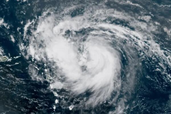 Paso del huracán Erin en Estados Unidos colocan alerta a Nueva York y Nueva Jersey