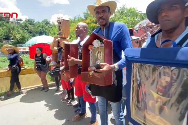 Esta manifestación religiosa es también una expresión de unidad y tradición cultural.