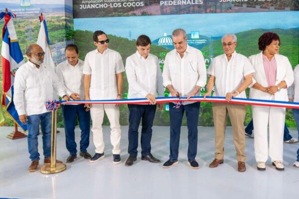 Presidente Luis Abinader en la inauguración de las infraestructuras eléctricas de la ETED en Pedernales. (Foto/Externa)