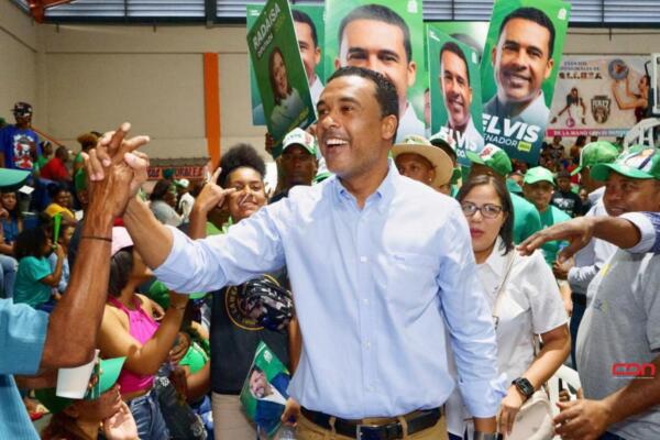 Elvis Rosario felicitó especialmente a los candidatos que encabezan los resultados preliminares. Foto: Fuente externa 
