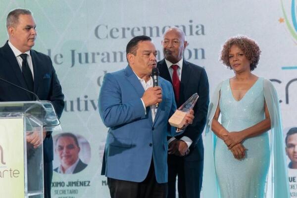 Acroarte reconoce al director de la ONDA, José Rubén Gonell Cosme