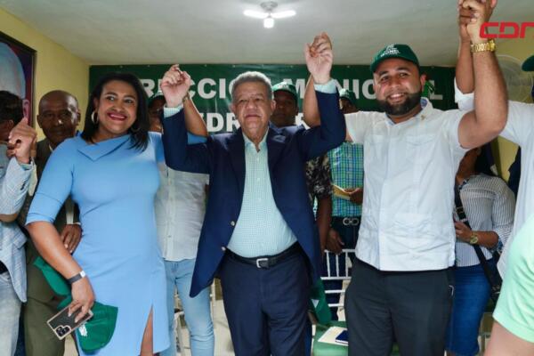 La juramentación tuvo lugar luego de la participación de Fernández en una conferencia.