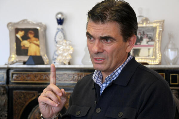 El candidato presidencial boliviano, Rodrigo Paz, habla durante una entrevista con AFP en La Paz el 25 de agosto de 2025.(Foto de Aizar RALDES / AFP)