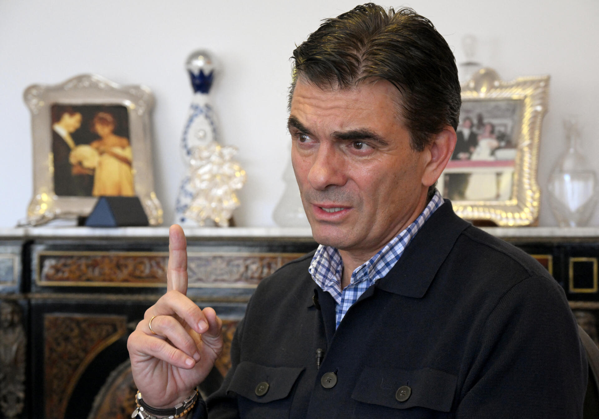 Candidato Paz descarta "ajuste" drástico en Bolivia frente a crisis económica