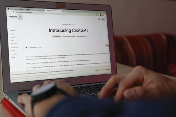 Fotografía de ChatGPT (acrónimo del inglés Chat Generative Pre-Trained, una aplicación de chatbot de inteligencia artificial desarrollada por OpenAI. EFE/Ballesteros