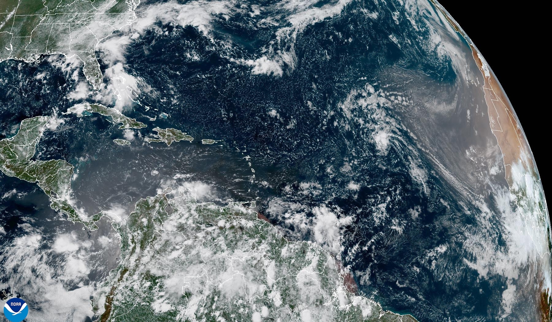 La tormenta Erin surge en el Atlántico frente a las islas de Cabo Verde