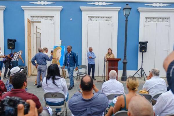 Carolina Mejía respalda la cultura en Santiago durante visita al Bulevar de los Artistas