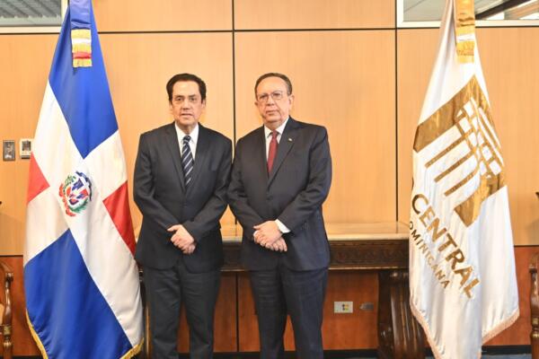 Valdez Albizu recibió la visita de su excelencia, embajador Tony Raful y estudiantes meritorios de origen dominicano en España