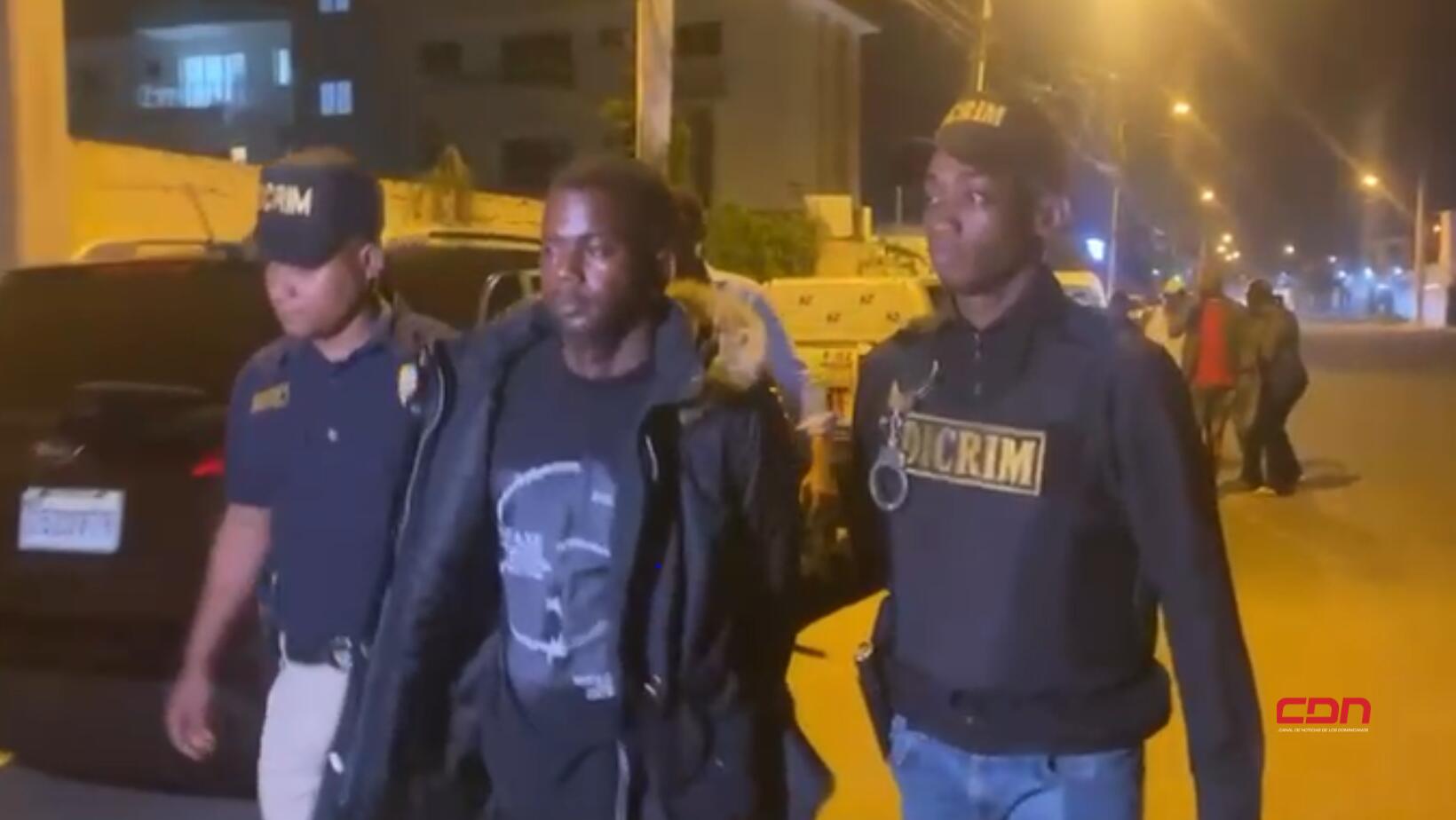 Se entrega acusado de matar a su pareja y herir a la hija de ésta