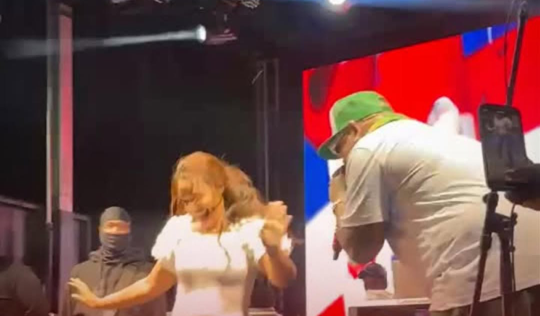 Betty Gerónimo bailando en evento Viva la Patria