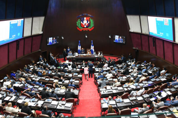 Diputados aprueban presupuesto reformulado en sesión urgente