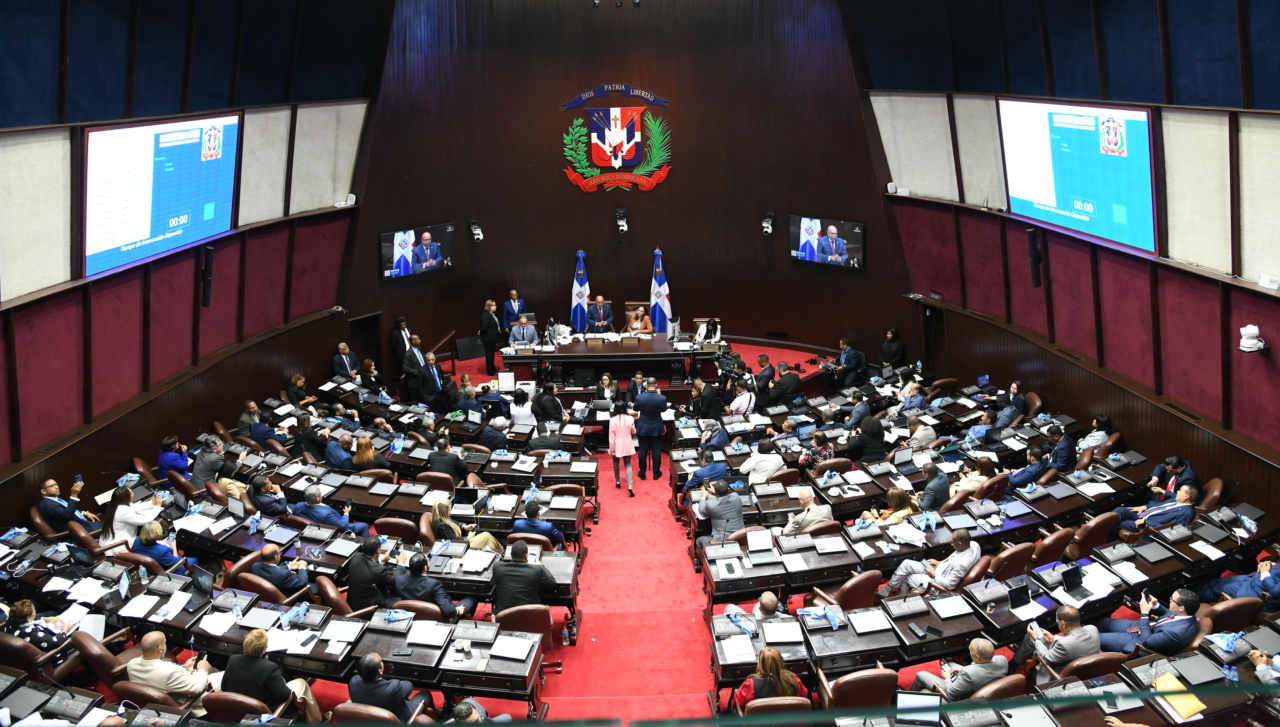 Diputados aprueban presupuesto reformulado en sesión urgente