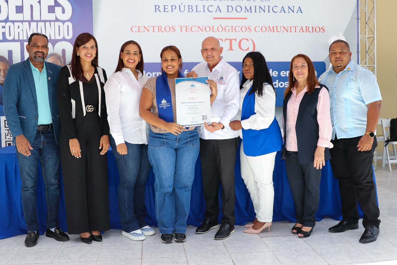 Centros Tecnológicos Comunitarios impulsan la formación digital de 150 jóvenes en Santo Domingo Norte