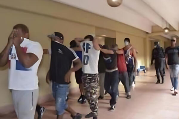 Agentes del MP y FBI durante allanamientos de la Operación Discovery 3.0 en RD.