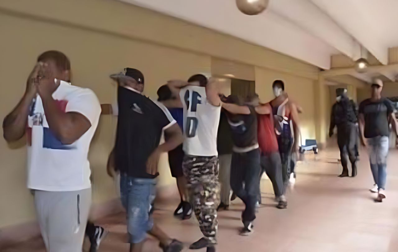 Agentes del MP y FBI durante allanamientos de la Operación Discovery 3.0 en RD.