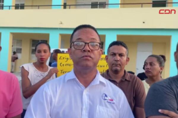 La comunidad educativa hizo un llamado al Ministerio de Educación y a la empresa constructora a dar prioridad a la terminación del plantel.