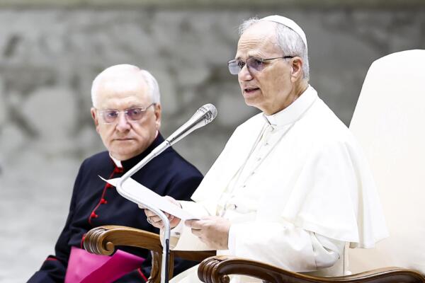 El papa León XIV dirige la audiencia general semanal en el Aula Pablo VI, Ciudad del Vaticano, el 13 de agosto de 2025. EFE/EPA/ANGELO CARCONI