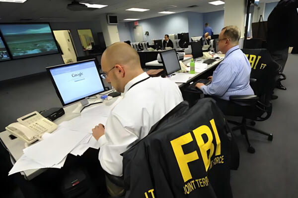 Agentes del FBI durante operativo contra red de estafa en República Dominicana