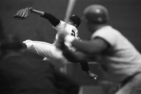 juan marichal lanzando para los Gigantes de San Francisco en Grandes Ligas