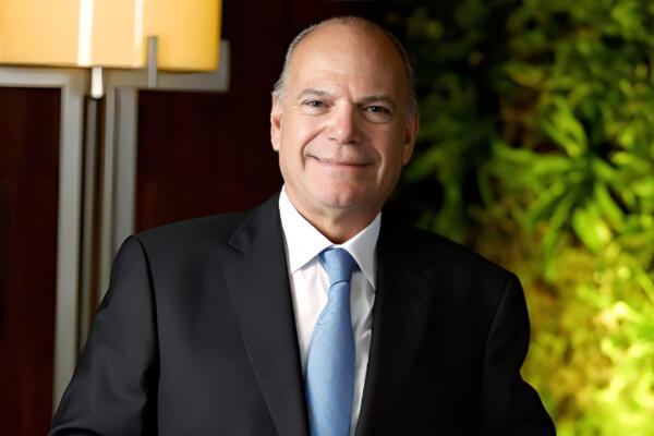 Retrato de Luis Emilio Velutini, fundador de Blue Mall.
