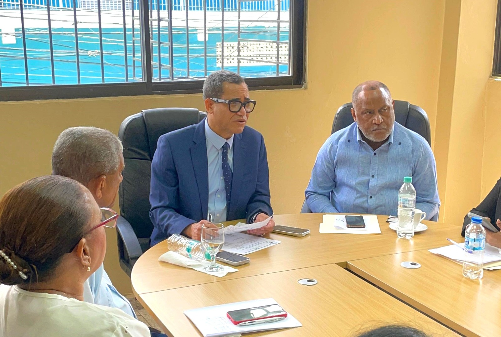 Ministro de Trabajo escucha demandas del sector sindical en visita a la CNTD