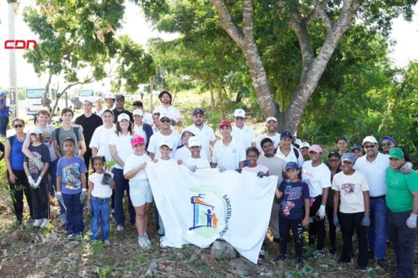 La actividad contó con la participación de 50 voluntarios, distribuidos entre colaboradores y familiares del BCRD. Foto: Fuente externa 