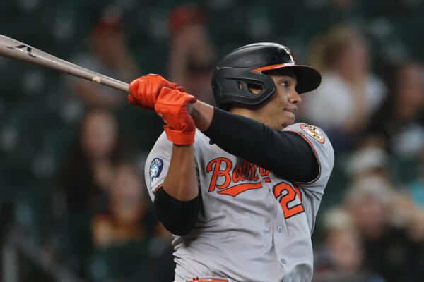 Samuel Basallo celebra su primer hit en Grandes Ligas con los Orioles