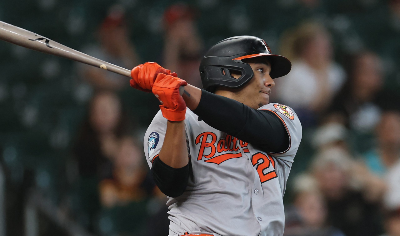 Samuel Basallo celebra su primer hit en Grandes Ligas con los Orioles