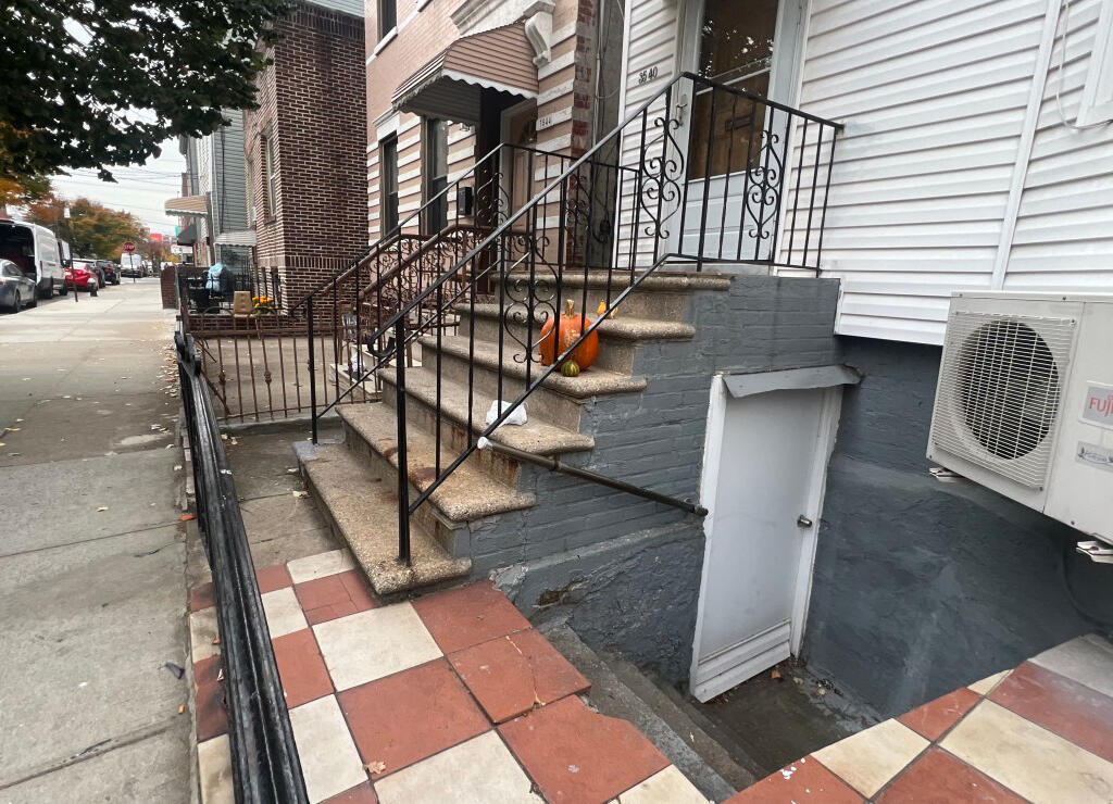 Sótanos adaptados como vivienda en Nueva York deberán tener normas de seguridad