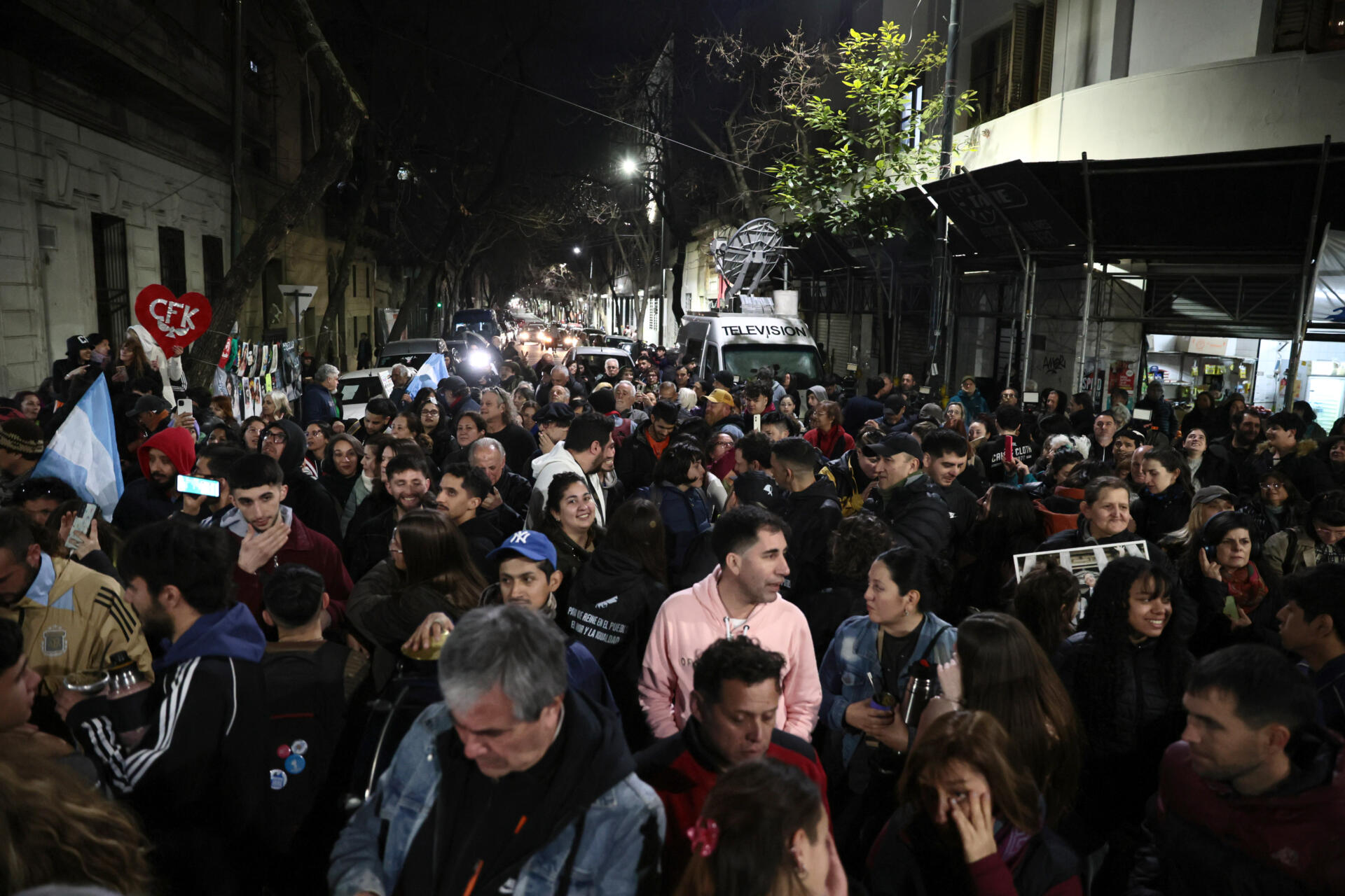 El peronismo aplasta al partido de Milei en elecciones provinciales en Buenos Aires