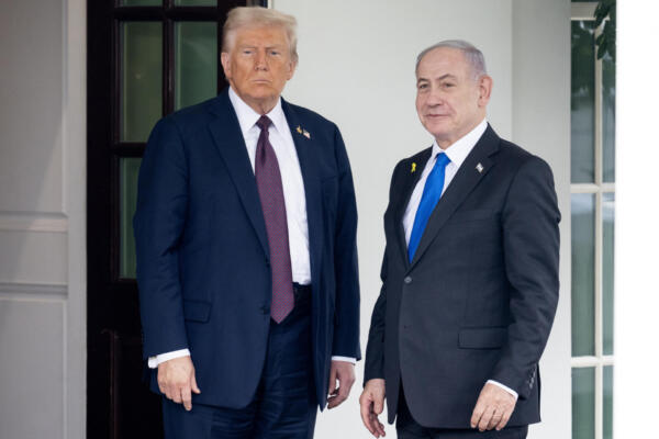 US President Donald Trump greets Israeli Prime Minister Benjamin Netanyahu as he arrives at the West Wing of the White House in Washington, DC on September 29, 2025. US President Donald Trump will push Israeli Prime Minister Benjamin Netanyahu to agree to an elusive Gaza peace plan on Monday in high-stakes talks at the White House. (Photo by SAUL LOEB / AFP)