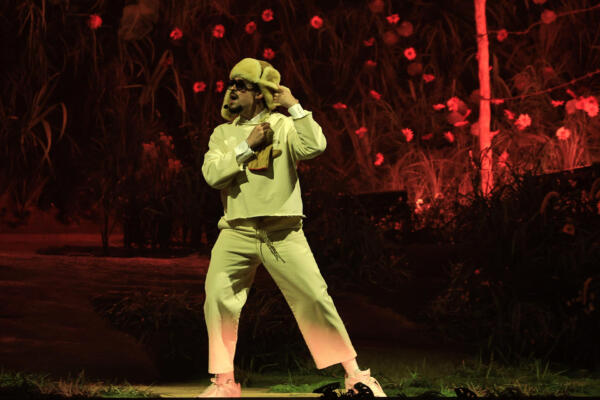 El cantante puertorriqueño Bad Bunny se presenta durante uno de sus conciertos en el Coliseo de Puerto Rico en San Juan, PR / Foto: EFE-Thais Llorca