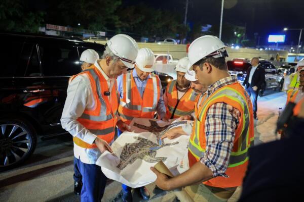 Presidente Luis Abinader supervisando la obra de paso a desnivel en la Prolongación 27 de Febrero con Isabel Aguiar. Foto: fuente externa 