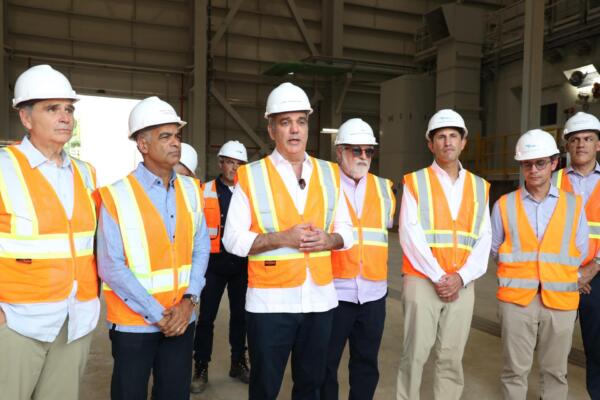 El presidente Luis Abinader visitó este jueves las instalaciones de Energas 4, donde constató los avances en la incorporación de 130 MW.