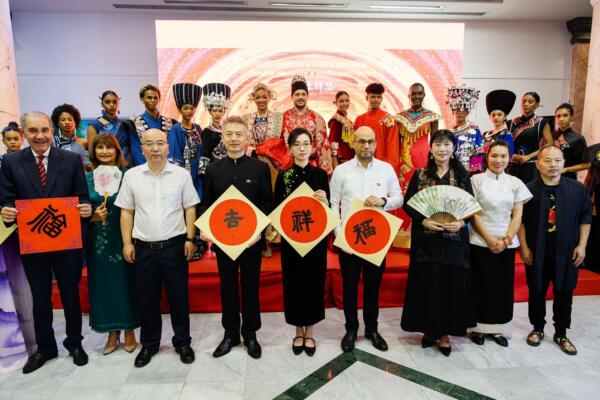la Embajada de China destacó el valioso aporte de los jóvenes modelos dominicanos de “Gema Academy”, 