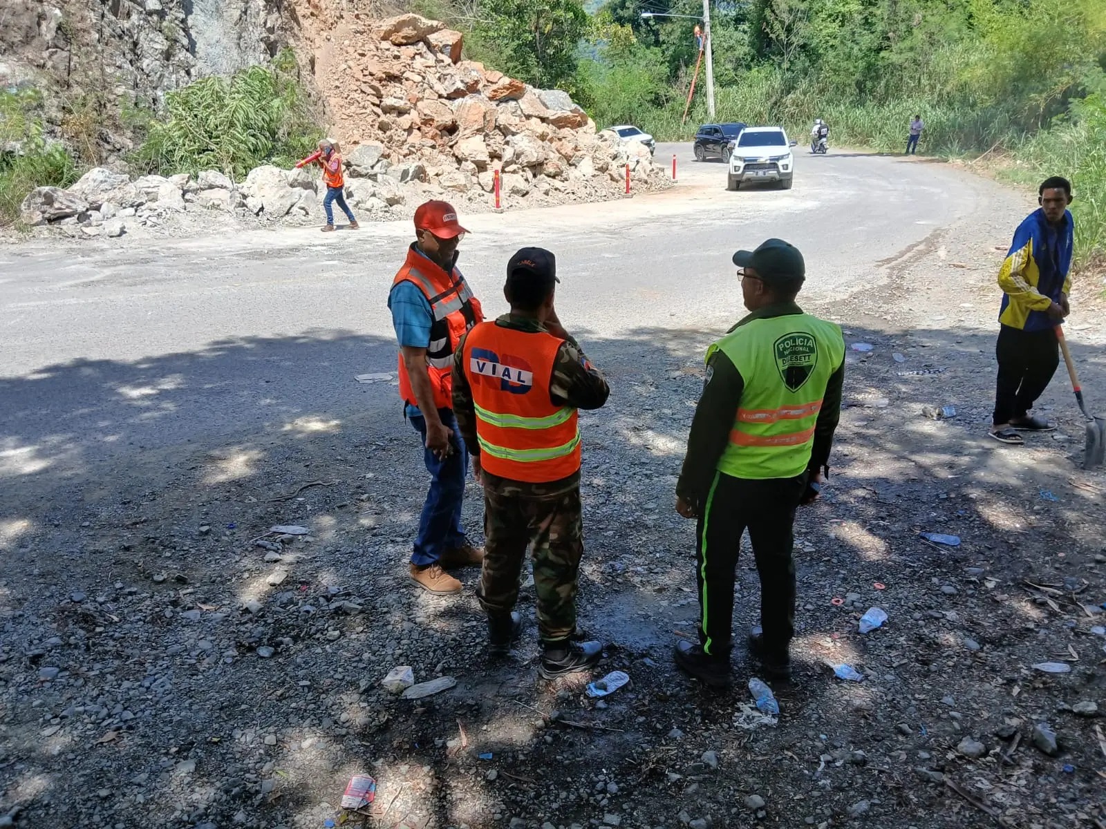Obras Públicas restablece el tránsito en carretera La Vega–Jarabacoa tras derrumbe