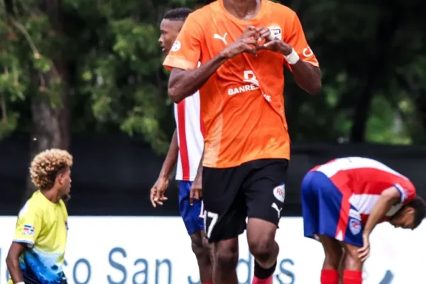 Para el tiempo complementario los clubes no hicieron cambios en sus alineaciones y salieron a cancha con los mismos 22 jugadores que comenzaron y terminaron los primeros 45 minutos.