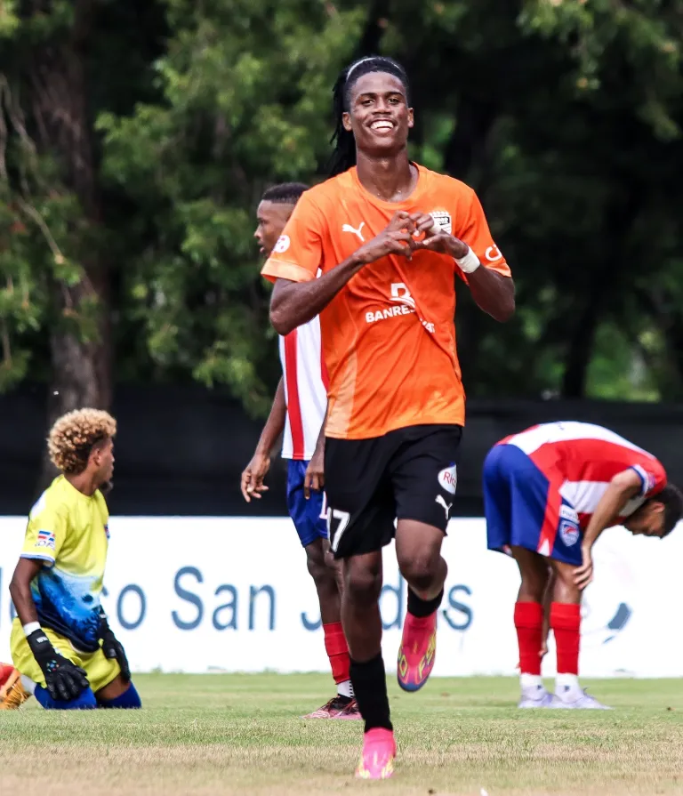 Para el tiempo complementario los clubes no hicieron cambios en sus alineaciones y salieron a cancha con los mismos 22 jugadores que comenzaron y terminaron los primeros 45 minutos.