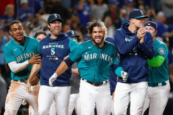 Los Mariners de Seattle, completaron una barrida histórica sobre los Houston Astros, imponiéndose 7-3 en el último juego de la serie y tomando el liderato de la División Oeste de la Liga Americana.